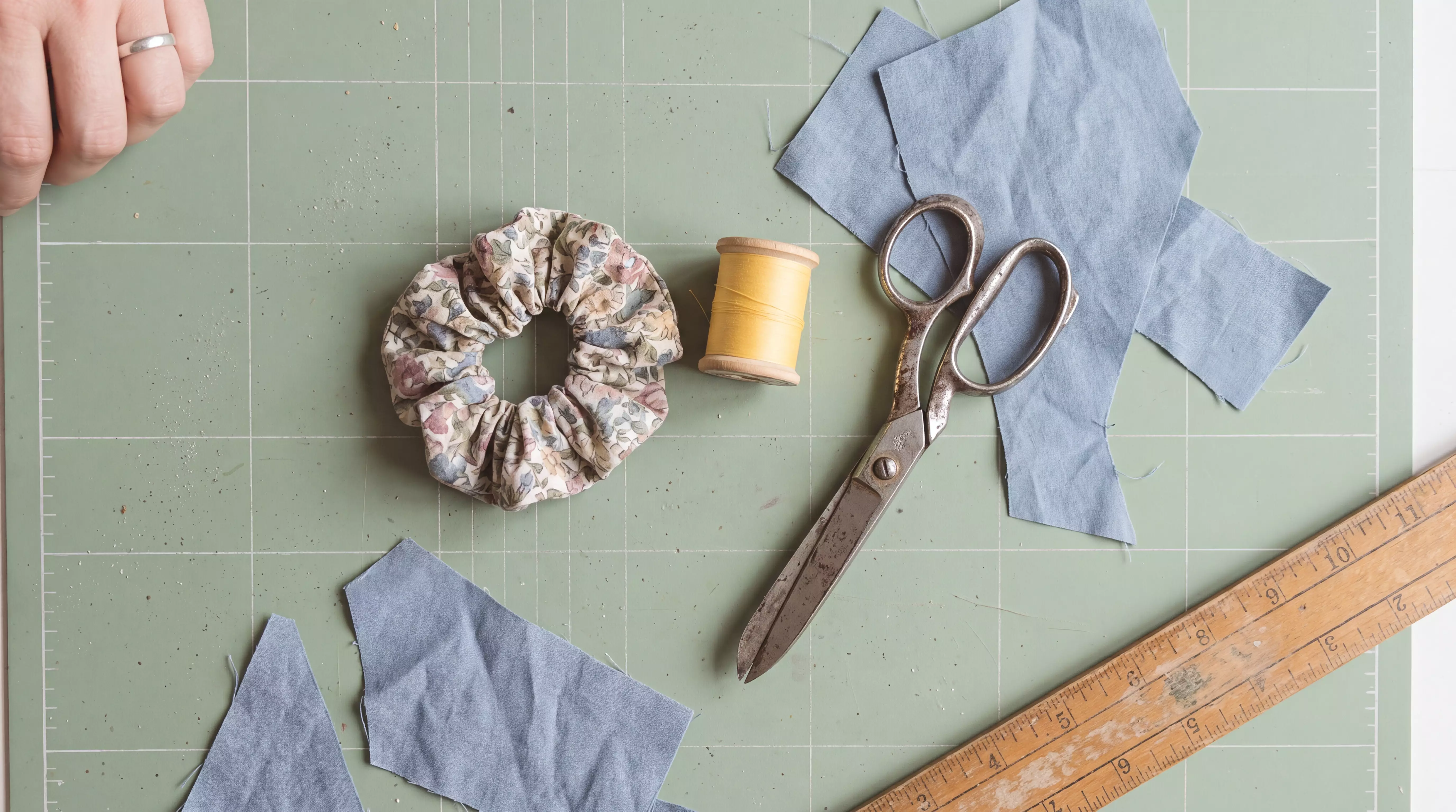 Cutting scrunchie thread with scissors in the studio